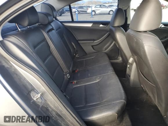 ✅ 2015 Volkswagen Jetta SE • VIN: 3VWD17AJ3FM412138 • Лот: 92463395. Опубликован ранее на Copart с пробегом 99 775 миль. Бесплатный доступ к архиву аукционных продаж из США и подробный отчёт об истории автомобиля на DreamBid. Изображение 10.