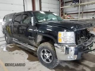 2007 Chevrolet Silverado 2500HD 1LT z VIN 1GCHK23637F565133, wystawiony jako IAAI lot #41849242 z przebiegiem Nie podano mil oraz . Historia ofert i sprzedaży dostępna na DreamBid. Obrazek 1.