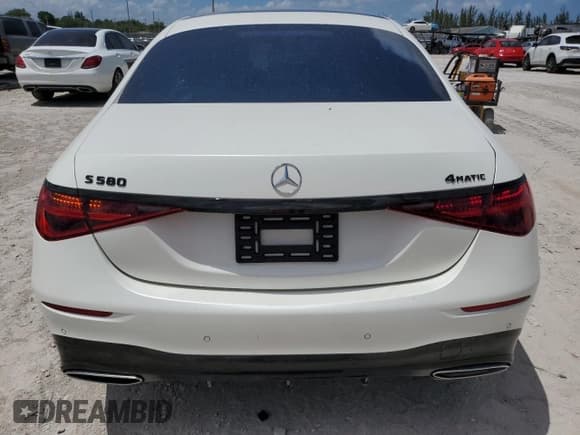 ✅ 2023 Mercedes-Benz S 580 • VIN: W1K6G7GBXPA180703 • Lot: 60398765. Wystawiony na Copart z przebiegiem 17 326 mil. Bezpłatny archiwum sprzedaży aukcyjnych z USA i szczegółowy raport historii pojazdu na DreamBid. Zdjęcie 6.