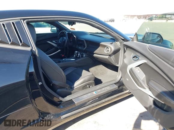 ✅ 2019 Chevrolet Camaro 2SS • VIN: 1G1FH1R7XK0153876 • Lot: 43662436. Listed on IAAI with 112,271 mi. Free auction sales archive from the USA and detailed vehicle history report at DreamBid. Image 5.