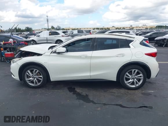 ✅ 2017 Infiniti QX30 Premium • VIN: SJKCH5CP0HA036172 • Lot: 43548930. Listed on IAAI with 87,661 mi. Free auction sales archive from the USA and detailed vehicle history report at DreamBid. Image 15.