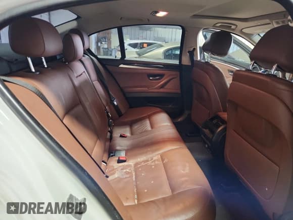 ✅ 2014 BMW 5 Series 535i xDrive • VIN: WBA5B3C56ED539809 • Lot: 82646965. Wystawiony na Copart z przebiegiem 137 232 mil. Bezpłatny archiwum sprzedaży aukcyjnych z USA i szczegółowy raport historii pojazdu na DreamBid. Zdjęcie 10.