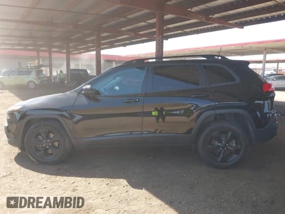 ✅ 2018 Jeep Cherokee Latitude • VIN: 1C4PJMCB3JD548438 • Lot: 42943063. Wystawiony na IAAI z przebiegiem 137 308 mil. Bezpłatny archiwum sprzedaży aukcyjnych z USA i szczegółowy raport historii pojazdu na DreamBid. Zdjęcie 14.