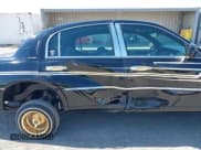 ✅ 1998 Lincoln Town Car Signature • VIN: 1LNFM82W4WY614425 • Lot: 42965120. Listed on IAAI with 164,023 mi. Free auction sales archive from the USA and detailed vehicle history report at DreamBid. Image 6.