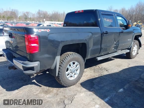 ✅ 2015 Chevrolet Silverado 2500HD LT • VIN: 1GC1KVEG9FF608249 • Lot: 41764810. Wystawiony na IAAI z przebiegiem 102 047 mil. Bezpłatny archiwum sprzedaży aukcyjnych z USA i szczegółowy raport historii pojazdu na DreamBid. Zdjęcie 4.