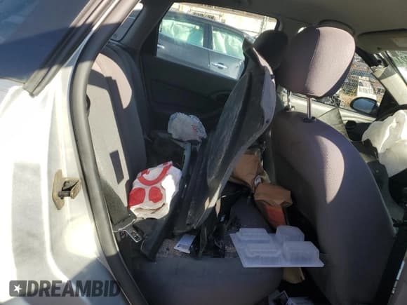 ✅ 2004 Ford Focus ZX5 • VIN: 3FAFP37384R123953 • Lot: 81624024. Listed on Copart with Not provided. Free auction sales archive from the USA and detailed vehicle history report at DreamBid. Image 10.