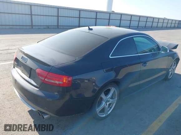 ✅ 2012 Audi S5 Premium Plus • VIN: WAUCVAFR6CA032117 • Lot: 42253758. Wystawiony na IAAI z przebiegiem 103 574 mil. Bezpłatny archiwum sprzedaży aukcyjnych z USA i szczegółowy raport historii pojazdu na DreamBid. Zdjęcie 4.