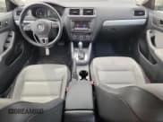 ✅ 2013 Volkswagen Jetta Hybrid SEL Premium • VIN: 3VW637AJ4DM255512 • Lot: 66486265. Wystawiony na Copart z przebiegiem 80 650 mil. Bezpłatny archiwum sprzedaży aukcyjnych z USA i szczegółowy raport historii pojazdu na DreamBid. Zdjęcie 8.