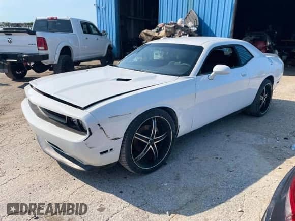 2013 Dodge Challenger SXT z VIN 2C3CDYAG1DH607722, wystawiony jako Copart lot #75570584 z przebiegiem 130 922 mil mil oraz Czysty tytuł • Clean title. Historia ofert i sprzedaży dostępna na DreamBid. Obrazek 2.
