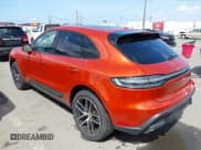 ✅ 2022 Porsche Macan • VIN: WP1AA2A58NLB02500 • Lot: 41814621. Wystawiony na IAAI z przebiegiem 54 765 mil. Bezpłatny archiwum sprzedaży aukcyjnych z USA i szczegółowy raport historii pojazdu na DreamBid. Zdjęcie 3.