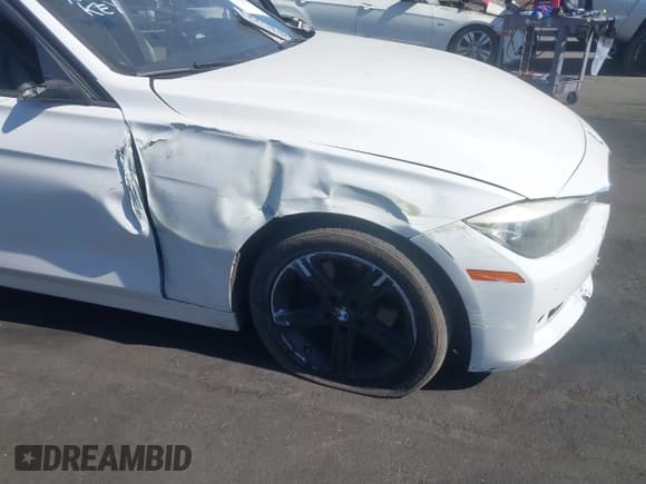 ✅ 2015 BMW 3 Series 328d • VIN: WBA3D3C53FK157607 • Lot: 42853392. Wystawiony na IAAI z przebiegiem 124 391 mil. Bezpłatny archiwum sprzedaży aukcyjnych z USA i szczegółowy raport historii pojazdu na DreamBid. Zdjęcie 6.