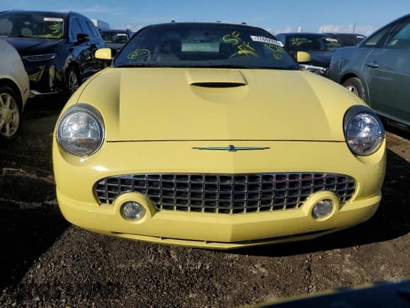 ✅ 2002 Ford Thunderbird Hardtop Premium • VIN: 1FAHP60A72Y107115 • Lot: 77442974. Wystawiony na Copart z przebiegiem Nie podano. Bezpłatny archiwum sprzedaży aukcyjnych z USA i szczegółowy raport historii pojazdu na DreamBid. Zdjęcie 5.