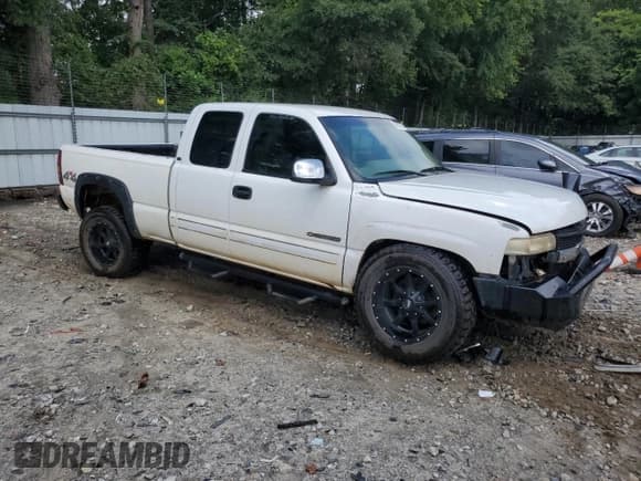 ✅ 2001 Chevrolet Silverado 2500HD LS • VIN: 1GCHK29U31E155516 • Lot: 69757755. Listed on Copart with 304,662 mi. Free auction sales archive from the USA and detailed vehicle history report at DreamBid. Image 4.