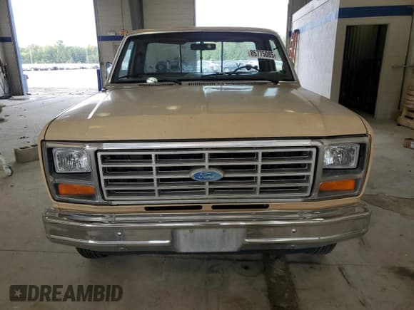 ✅ 1985 Ford F-150 • VIN: 1FTDF15Y7FNA75147 • Lot: 85775085. Wystawiony na Copart z przebiegiem 5 686 mil. Bezpłatny archiwum sprzedaży aukcyjnych z USA i szczegółowy raport historii pojazdu na DreamBid. Zdjęcie 5.