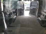 ✅ 2023 Ford Transit Cargo • VIN: 1FTYE1YG9PKC11210 • Lot: 86675895. Wystawiony na Copart z przebiegiem 28 936 mil. Bezpłatny archiwum sprzedaży aukcyjnych z USA i szczegółowy raport historii pojazdu na DreamBid. Zdjęcie 10.