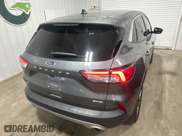✅ 2022 Ford Escape SE • VIN: 1FMCU9G64NUB35395 • Lot: 42234045. Wystawiony na IAAI z przebiegiem 101 184 mil. Bezpłatny archiwum sprzedaży aukcyjnych z USA i szczegółowy raport historii pojazdu na DreamBid. Zdjęcie 1.
