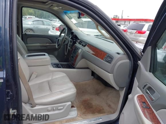 ✅ 2007 Chevrolet Suburban LT • VIN: 1GNFK16367J212232 • Lot: 43274931. Listed on IAAI with 214,704 mi. Free auction sales archive from the USA and detailed vehicle history report at DreamBid. Image 5.