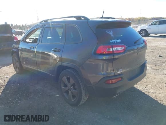 ✅ 2017 Jeep Cherokee Latitude • VIN: 1C4PJMCS5HW509655 • Lot: 43607537. Listed on IAAI with 186,551 mi. Free auction sales archive from the USA and detailed vehicle history report at DreamBid. Image 3.