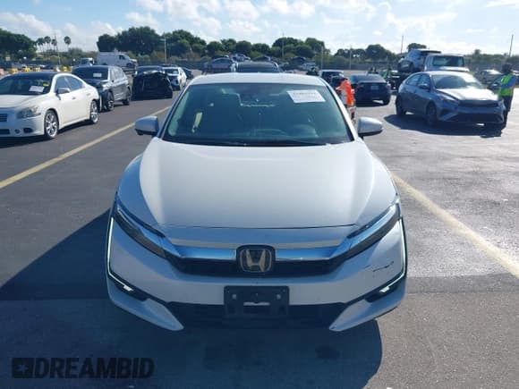 ✅ 2019 Honda Clarity Touring • VIN: JHMZC5F32KC001468 • Lot: 43483924. Wystawiony na IAAI z przebiegiem 114 020 mil. Bezpłatny archiwum sprzedaży aukcyjnych z USA i szczegółowy raport historii pojazdu na DreamBid. Zdjęcie 6.