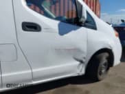 ✅ 2017 Nissan NV200 S • VIN: 3N6CM0KN3HK712708 • Lot: 43578358. Wystawiony na IAAI z przebiegiem Nie podano. Bezpłatny archiwum sprzedaży aukcyjnych z USA i szczegółowy raport historii pojazdu na DreamBid. Zdjęcie 17.