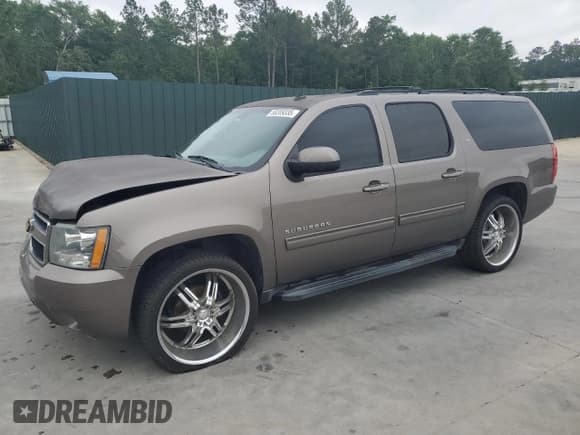 ✅ 2013 Chevrolet Suburban LT • VIN: 1GNSCJE06DR257347 • Lot: 56209335. Wystawiony na Copart z przebiegiem 249 404 mil. Bezpłatny archiwum sprzedaży aukcyjnych z USA i szczegółowy raport historii pojazdu na DreamBid. Zdjęcie 1.