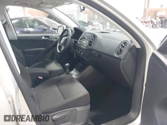✅ 2012 Volkswagen Tiguan SE • VIN: WVGAV7AX7CW545197 • Lot: 42480692. Listed on IAAI with 81,335 mi. Free auction sales archive from the USA and detailed vehicle history report at DreamBid. Image 5.