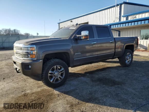 ✅ 2015 Chevrolet Silverado 2500HD High Country • VIN: 1GC1KXE82FF501435 • Lot: 91741215. Wystawiony na Copart z przebiegiem 296 636 mil. Bezpłatny archiwum sprzedaży aukcyjnych z USA i szczegółowy raport historii pojazdu na DreamBid. Zdjęcie 1.