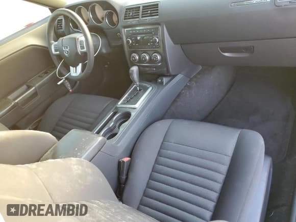 ✅ 2012 Dodge Challenger SXT • VIN: 2C3CDYAG1CH294282 • Lot: 77156864. Wystawiony na Copart z przebiegiem 28 042 mil. Bezpłatny archiwum sprzedaży aukcyjnych z USA i szczegółowy raport historii pojazdu na DreamBid. Zdjęcie 8.