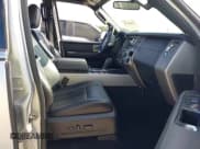 ✅ 2017 Ford Expedition Limited • VIN: 1FMJU2AT7HEA23895 • Lot: 43062670. Wystawiony na IAAI z przebiegiem 111 403 mil. Bezpłatny archiwum sprzedaży aukcyjnych z USA i szczegółowy raport historii pojazdu na DreamBid. Zdjęcie 5.