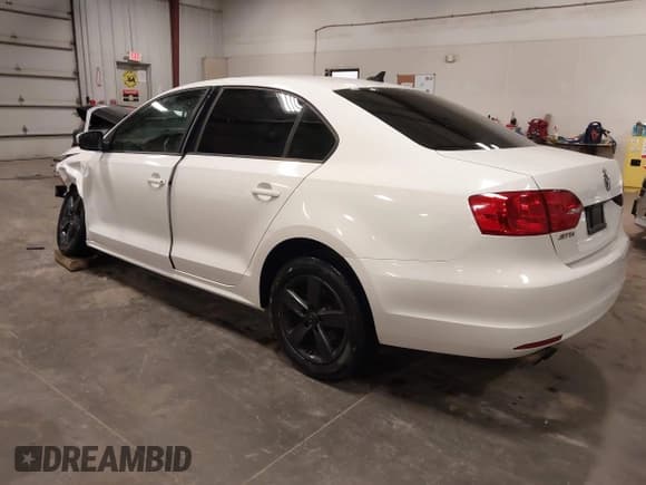 ✅ 2012 Volkswagen Jetta TDI • VIN: 3VWLL7AJ0CM327565 • Lot: 43458799. Wystawiony na IAAI z przebiegiem 142 422 mil. Bezpłatny archiwum sprzedaży aukcyjnych z USA i szczegółowy raport historii pojazdu na DreamBid. Zdjęcie 3.