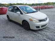 ✅ 2010 Nissan Versa S • VIN: 3N1BC1CP2AL416122 • Lot: 42931058. Wystawiony na IAAI z przebiegiem 187 155 mil. Bezpłatny archiwum sprzedaży aukcyjnych z USA i szczegółowy raport historii pojazdu na DreamBid. Zdjęcie 1.