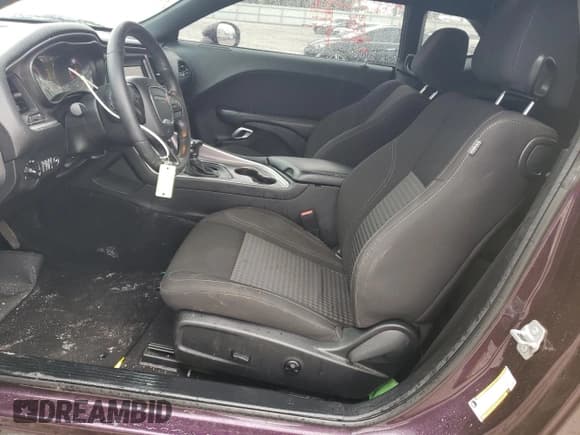 ✅ 2020 Dodge Challenger SXT • VIN: 2C3CDZAGXLH235883 • Lot: 45727904. Wystawiony na Copart z przebiegiem 73 162 mil. Bezpłatny archiwum sprzedaży aukcyjnych z USA i szczegółowy raport historii pojazdu na DreamBid. Zdjęcie 7.