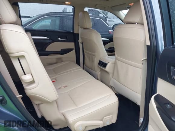 ✅ 2019 Toyota Highlander XLE • VIN: 5TDKZRFH9KS322443 • Лот: 43049455. Опубликован ранее на IAAI с пробегом 64 044 миль. Бесплатный доступ к архиву аукционных продаж из США и подробный отчёт об истории автомобиля на DreamBid. Изображение 8.