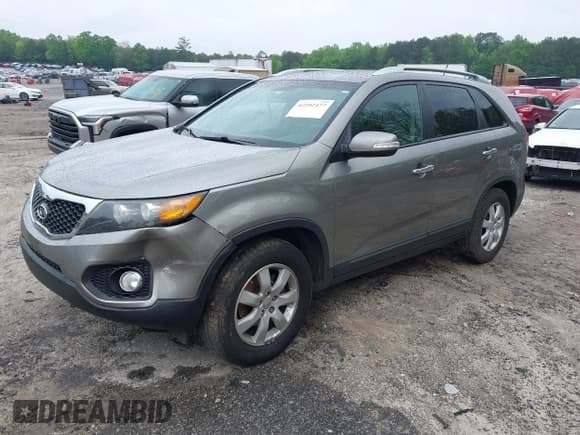 ✅ 2013 Kia Sorento LX • VIN: 5XYKT3A68DG386493 • Lot: 42102477. Listed on IAAI with 196,351 mi. Free auction sales archive from the USA and detailed vehicle history report at DreamBid. Image 2.