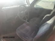 ✅ 1993 Chevrolet S-10 X96 • VIN: 1GCCS14Z3P0149258 • Lot: 81224484. Wystawiony na Copart z przebiegiem 210 504 mil. Bezpłatny archiwum sprzedaży aukcyjnych z USA i szczegółowy raport historii pojazdu na DreamBid. Zdjęcie 8.