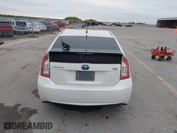 ✅ 2014 Toyota Prius Four • VIN: JTDKN3DU0E0391621 • Lot: 42774971. Wystawiony na IAAI z przebiegiem 117 663 mil. Bezpłatny archiwum sprzedaży aukcyjnych z USA i szczegółowy raport historii pojazdu na DreamBid. Zdjęcie 16.