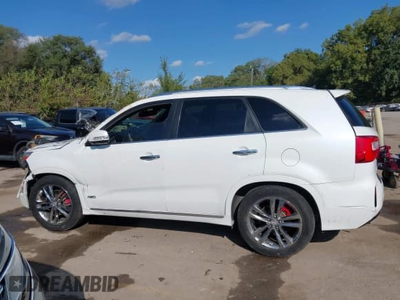 ✅ 2015 Kia Sorento SX Limited • VIN: 5XYKWDA72FG579957 • Lot: 43280058. Wystawiony na IAAI z przebiegiem 206 914 mil. Bezpłatny archiwum sprzedaży aukcyjnych z USA i szczegółowy raport historii pojazdu na DreamBid. Zdjęcie 14.