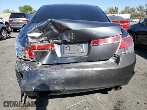 ✅ 2011 Honda Accord LX • VIN: 1HGCP2F30BA015392 • Лот: 80211115. Опубликован ранее на Copart с пробегом 198 038 миль. Бесплатный доступ к архиву аукционных продаж из США и подробный отчёт об истории автомобиля на DreamBid. Изображение 6.