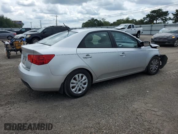 ✅ 2013 Kia Forte EX • VIN: KNAFU4A28D5737975 • Lot: 69840835. Wystawiony na Copart z przebiegiem 174 578 mil. Bezpłatny archiwum sprzedaży aukcyjnych z USA i szczegółowy raport historii pojazdu na DreamBid. Zdjęcie 3.