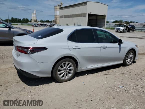 2022 Toyota Camry LE с VIN 4T1R11BK7NU055288, выставлен на аукционе Copart как лот 67012075 с пробегом 106 728 миль миль и Списание • Salvage title. История ставок и продаж доступна на DreamBid. Изображение 3.