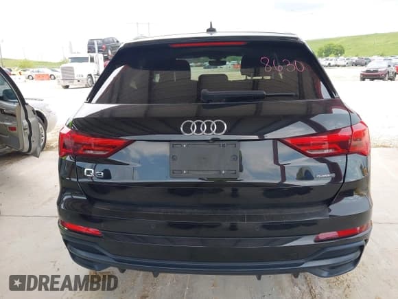 ✅ 2020 Audi Q3 S line Premium • VIN: WA1DECF35L1026818 • Lot: 42867407. Wystawiony na IAAI z przebiegiem 67 532 mil. Bezpłatny archiwum sprzedaży aukcyjnych z USA i szczegółowy raport historii pojazdu na DreamBid. Zdjęcie 17.