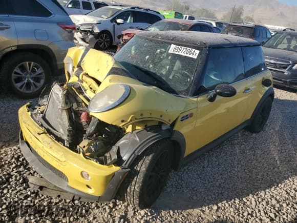 ✅ 2004 MINI Hardtop S • VIN: WMWRE33454TD77257 • Lot: 69972064. Listed on Copart with Not provided. Free auction sales archive from the USA and detailed vehicle history report at DreamBid. Image 1.
