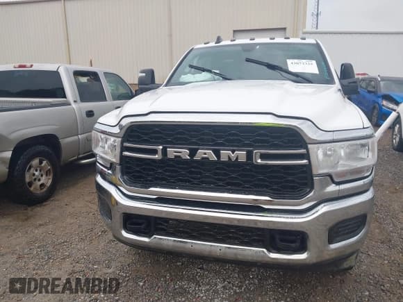 ✅ 2024 Ram 2500 Tradesman • VIN: 3C6UR5CJ3RG328604 • Lot: 43072325. Wystawiony na IAAI z przebiegiem Nie podano. Bezpłatny archiwum sprzedaży aukcyjnych z USA i szczegółowy raport historii pojazdu na DreamBid. Zdjęcie 13.