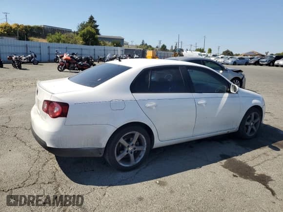✅ 2009 Volkswagen Jetta S • VIN: 3VWJZ71K09M082306 • Lot: 65079345. Listed on Copart with 154,292 mi. Free auction sales archive from the USA and detailed vehicle history report at DreamBid. Image 3.
