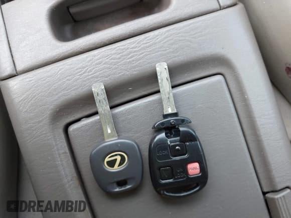 ✅ 2002 Lexus RX 300 • VIN: JTJGF10U820144627 • Lot: 42957754. Listed on IAAI with 176,507 mi. Free auction sales archive from the USA and detailed vehicle history report at DreamBid. Image 11.