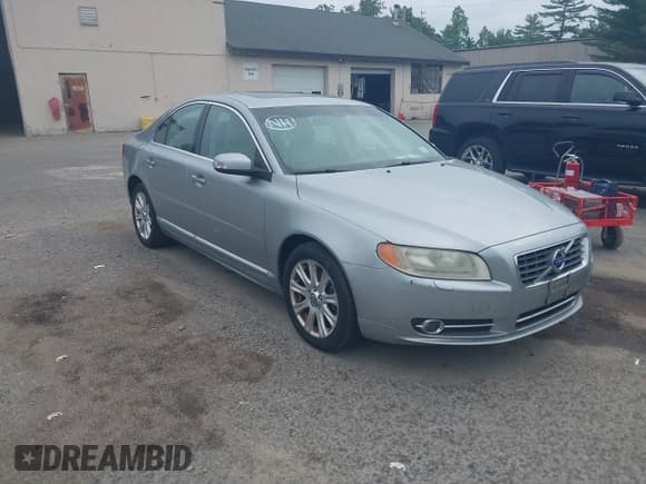 ✅ 2011 Volvo S80 3.2L • VIN: YV1940AS0B1139127 • Lot: 42585256. Listed on IAAI with 163,294 mi. Free auction sales archive from the USA and detailed vehicle history report at DreamBid. Image 1.