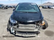 ✅ 2018 Chevrolet Bolt EV LT • VIN: 1G1FW6S0XJ4110517 • Lot: 52772995. Wystawiony na Copart z przebiegiem 56 492 mil. Bezpłatny archiwum sprzedaży aukcyjnych z USA i szczegółowy raport historii pojazdu na DreamBid. Zdjęcie 5.