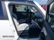 ✅ 2022 Jeep Renegade Limited • VIN: ZACNJDD17NPN99006 • Lot: 43304897. Wystawiony na IAAI z przebiegiem 26 206 mil. Bezpłatny archiwum sprzedaży aukcyjnych z USA i szczegółowy raport historii pojazdu na DreamBid. Zdjęcie 5.