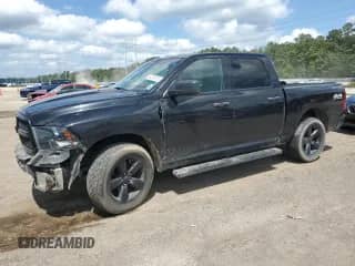 2018 Ram 1500 Express z VIN 1C6RR7KG9JS258692, wystawiony jako Copart lot #54575175 z przebiegiem 143 949 mil mil oraz Szkoda całkowita • Salvage title. Historia ofert i sprzedaży dostępna na DreamBid. Obrazek 1.