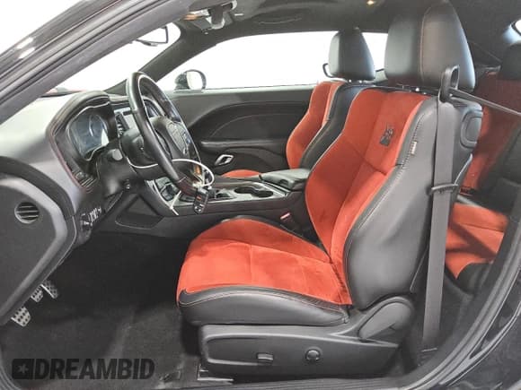 ✅ 2023 Dodge Challenger R/T Scat Pack • VIN: 2C3CDZFJ0PH611002 • Lot: 80520135. Wystawiony na Copart z przebiegiem 36 391 mil. Bezpłatny archiwum sprzedaży aukcyjnych z USA i szczegółowy raport historii pojazdu na DreamBid. Zdjęcie 7.